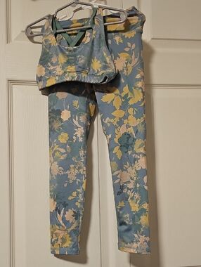 Floral Active Set - Blue and Yellow Leggings with Sports Bra OLD NAVY S 6-7